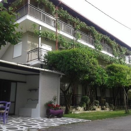 Helena Apartments ปาราเลีย ปันตาเลโมนอส ภายนอก รูปภาพ